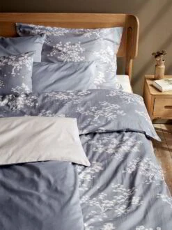 Aglaia Aus Baumwoll-Satin -Grüne Erde 12300 12301 kissendeckenueberzug aglaia pastellblau emo 1