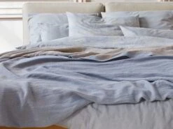 Deckenüberzug CLEO, Saphier, 140 X 200 Cm, 70 % Baumwolle/30 % Hanf, Jacquard, GOTS -Grüne Erde 12646 12648 12715 bettwaesche cleo calvin luana juno saphir detail emo 01