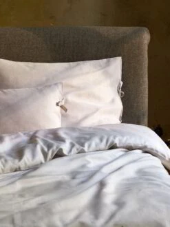 Deckenüberzug ROMY, Magnolie 140 X 200 Cm, 50 % Leinen/50 % Baumwolle, GOTS -Grüne Erde 12959 12960 kissendeckenueberzug romy magnolie emo 1