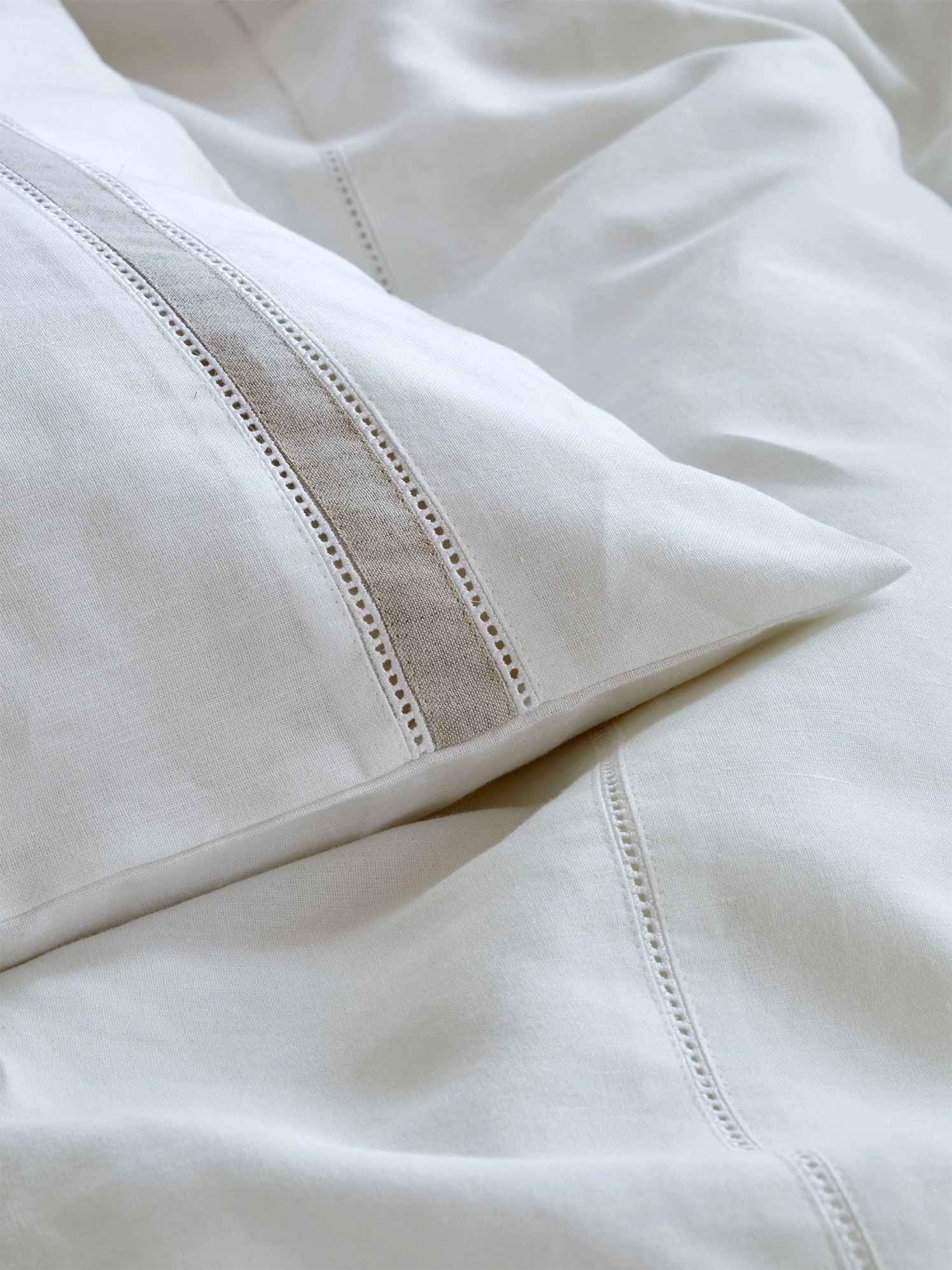 Kissenüberzug JOSEPHINE Mit Ajour, Weiss, 40 X 60 Cm, 56 % Leinen/44 % Baumwolle, GOTS 6 Kissenüberzug JOSEPHINE Mit Ajour, Weiss, 40 X 60 Cm, 56 % Leinen/44 % Baumwolle, GOTS – Bild 4