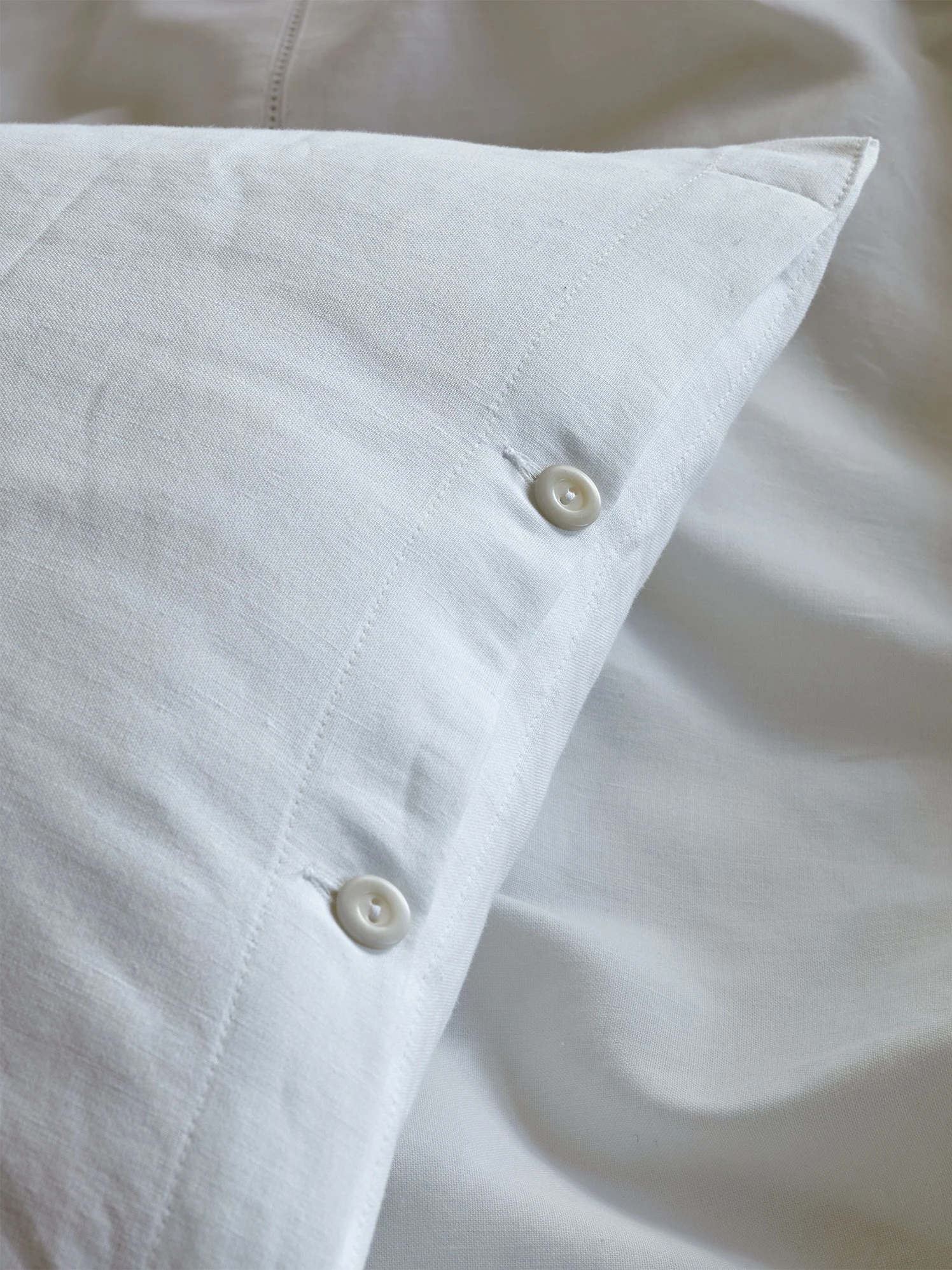 Kissenüberzug JOSEPHINE, Weiss, 80 X 80 Cm, 56 % Leinen/44 % Baumwolle, GOTS 7 Kissenüberzug JOSEPHINE, Weiss, 80 X 80 Cm, 56 % Leinen/44 % Baumwolle, GOTS – Bild 5