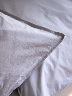 Kissenüberzug LIAM, Amethyst, 40 X 60 Cm, 100 % Baumwolle, Perkal, GOTS -Grüne Erde 13895 13896 kissendeckenueberzug liam amethyst detail1 emo