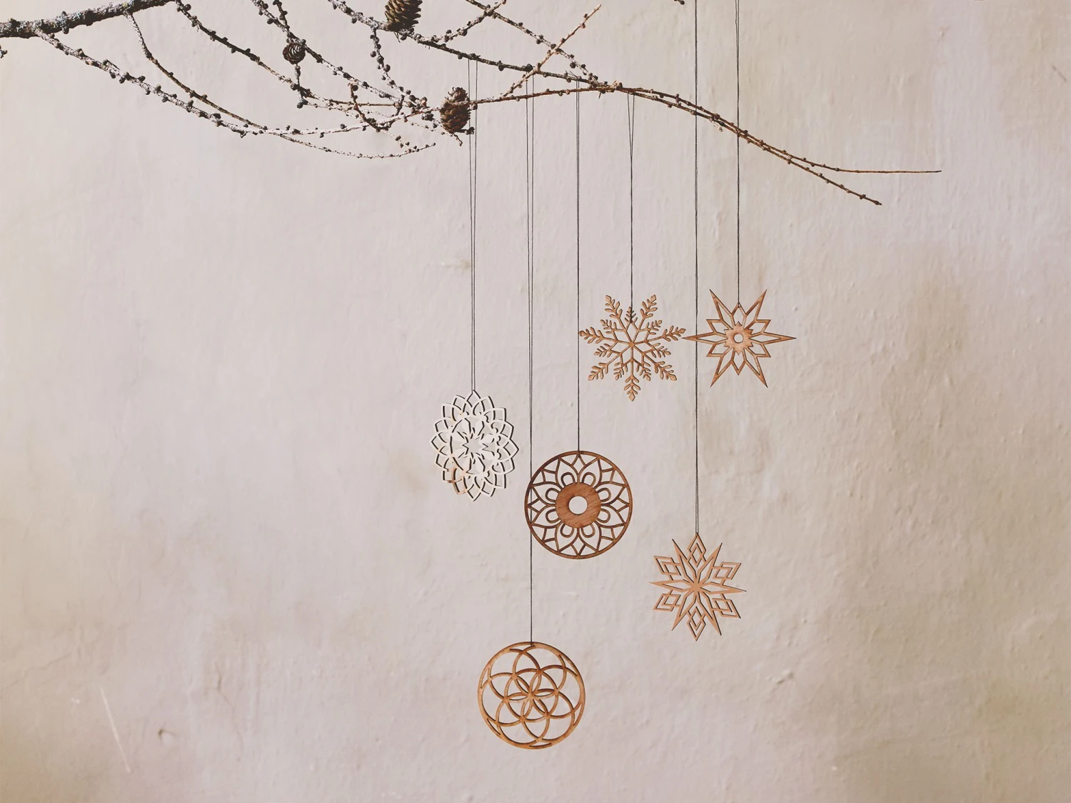 3er-Set Holzanhänger, Mandalas, Buchenholz, ø 8 Cm 4 3er-Set Holzanhänger, Mandalas, Buchenholz, ø 8 Cm – Bild 2