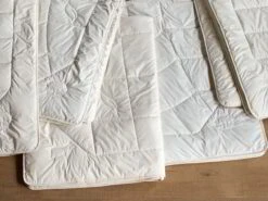 Sommerdecke Feine Schafschurwolle, 140 X 200 Cm, 150 G/m2 GOTS, NATURTEXTIL BEST -Grüne Erde 74465 73935 73965 74455 72680 uebergangsdecke sommerdecke emo