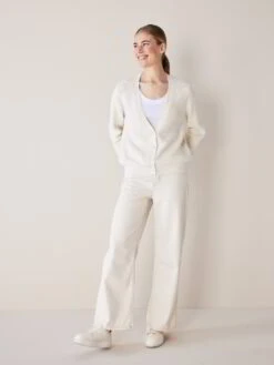 Strickjacke, 100 % Bio-Baumwolle, 12 Offwhite, L, GOTS -Grüne Erde 855889 cardigan offwhite frei 02