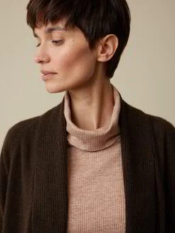 Strickjacke Überwurf, 100 % Yak, 67 Espresso, S -Grüne Erde 856004 67 858817 21 hw23 046 detail 01