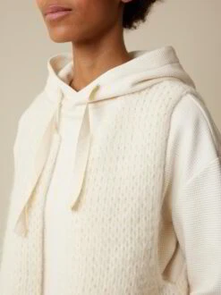 Strickweste Aus Alpakawolle Und Baumwolle, 12 Offwhite, XL 12 Strickweste Aus Alpakawolle Und Baumwolle, 12 Offwhite, XL -Grüne Erde 856334 13 859691 13 hw23 038 detail 01