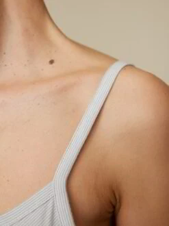 Nachthemd, 100 % Bio Baumwolle, 99 Silberblau-weiss Ringel, S, GOTS 12 Nachthemd, 100 % Bio Baumwolle, 99 Silberblau-weiss Ringel, S, GOTS -Grüne Erde 857820 99 hw23 040 detail 02