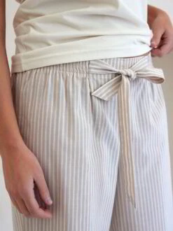 Pyjamahose, 100 % Bio Baumwolle, 97 Sand/natur Gestreift, S, GOTS 8 Pyjamahose, 100 % Bio Baumwolle, 97 Sand/natur Gestreift, S, GOTS -Grüne Erde 857927 pyjamahose sand natur emo