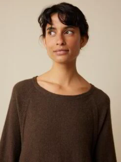 Strickkleid Aus Yakwolle, 69 Kakao, S -Grüne Erde 859017 67 hw23 031 detail 01