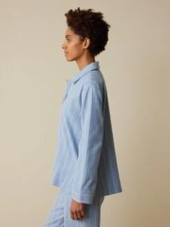Pyjamahemd Aus Bio-Baumwolle, 83 Blau Gestreift, S 9 Pyjamahemd Aus Bio-Baumwolle, 83 Blau Gestreift, S -Grüne Erde 859054 83 hw23 034 emo 02