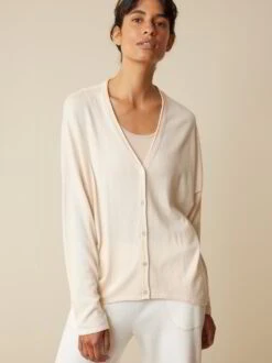 Strickjacke Aus Bio-Baumwolle, 20 Creme, S, GOTS -Grüne Erde 859135 20 857517 13 hw23 028 emo 03