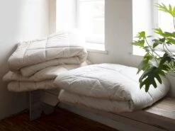 Ganzjahresdecke Feine Schafschurwolle, 140 X 200 Cm, 400 G/m2, GOTS, NATURTEXTIL BEST -Grüne Erde decke knuepfen binden emo 1